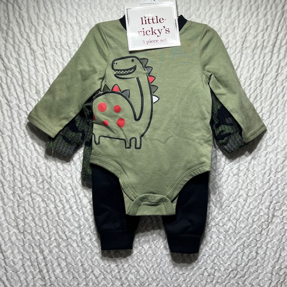 Little ricky’s 3 piece set size 6 M